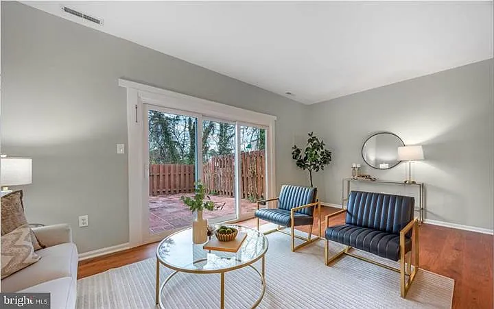 5822 Burke Manor Ct — Photo 17