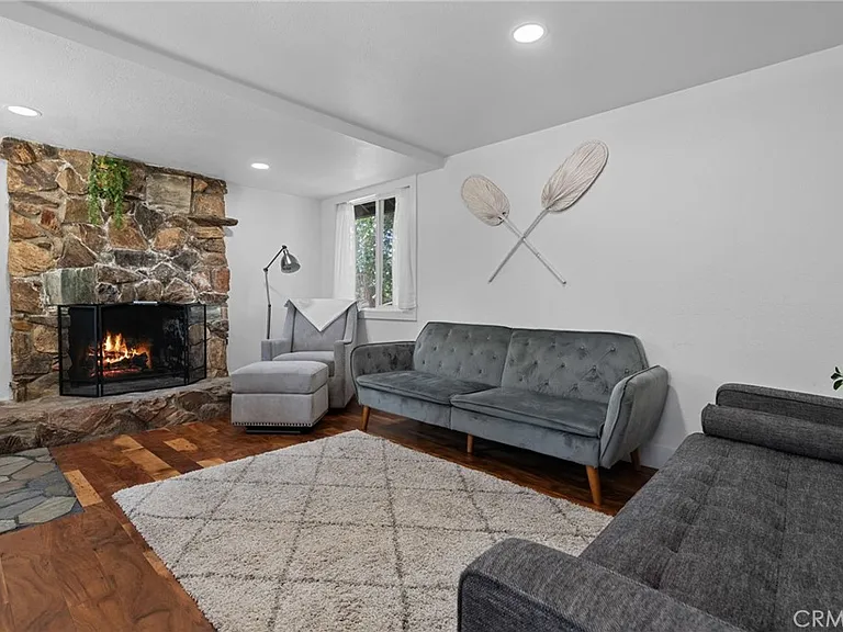 718 Talmadge Rd — Photo 2