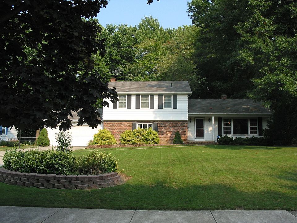 Highland Hts! Move-in condition!