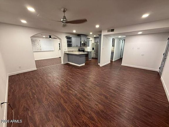 4th image of 5302 W WINDSOR Avenue