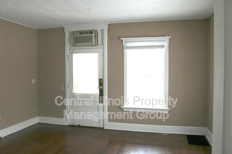 2 bed, 1.0 bath, 850 sqft, $850 — Photo 2
