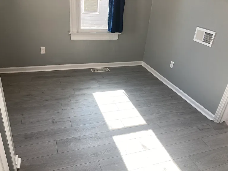 8 N Indiana Ave — Photo 15