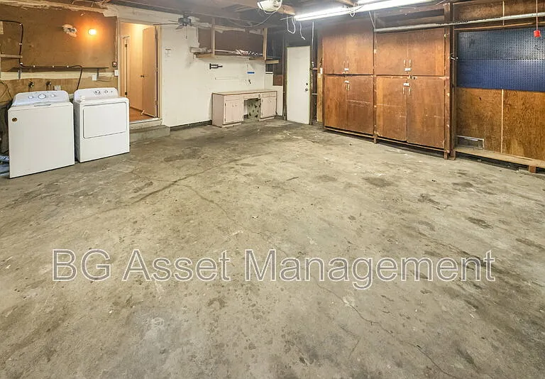 2901 Doidge Ave — Photo 30