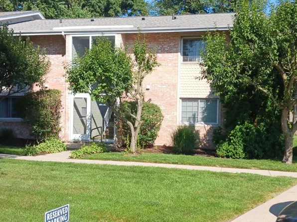 402 Birch Tree Ln, Michigan City, IN 46360