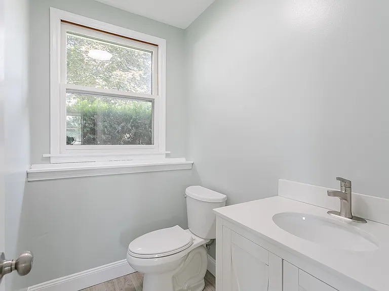 1736 Elmwood Cir — Photo 13