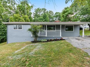 121 Briggs Dr, Harriman, TN 37748