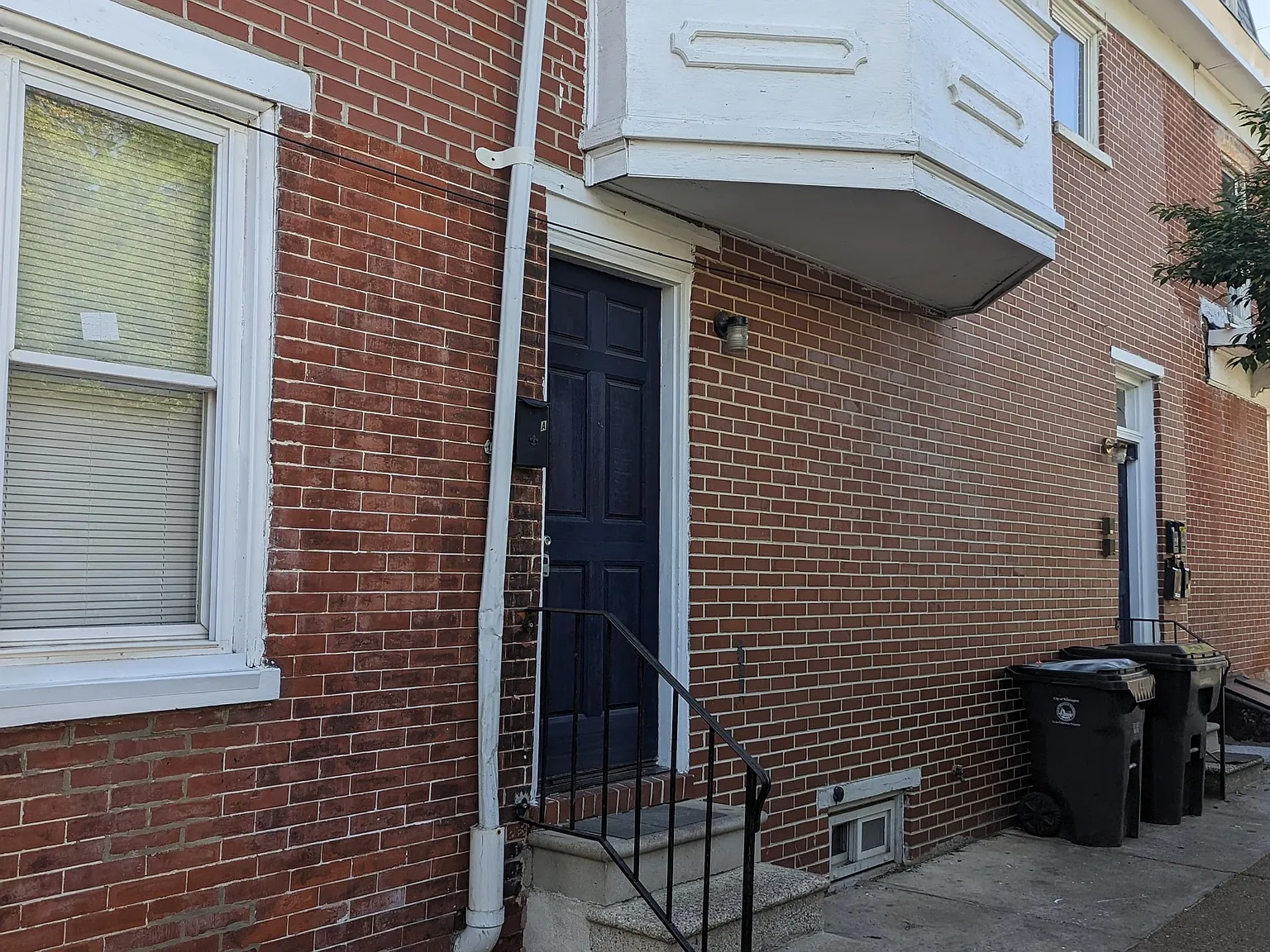 10th - 601 E - A — Photo 3