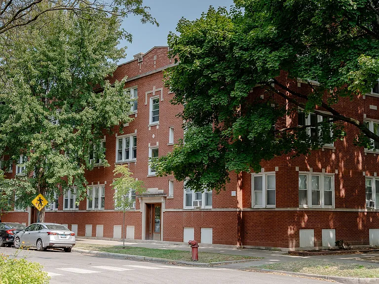 4501-4509 N Oakley Ave — Photo 1