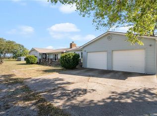 1441 15000th Rd, Altamont, KS 67330