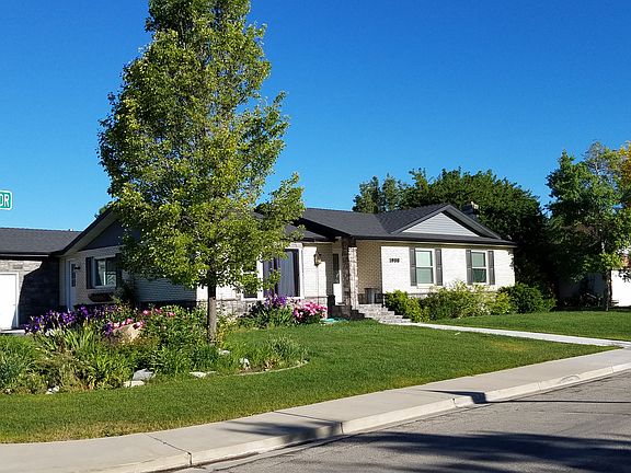 3rd image of 1088 S Palisades Dr