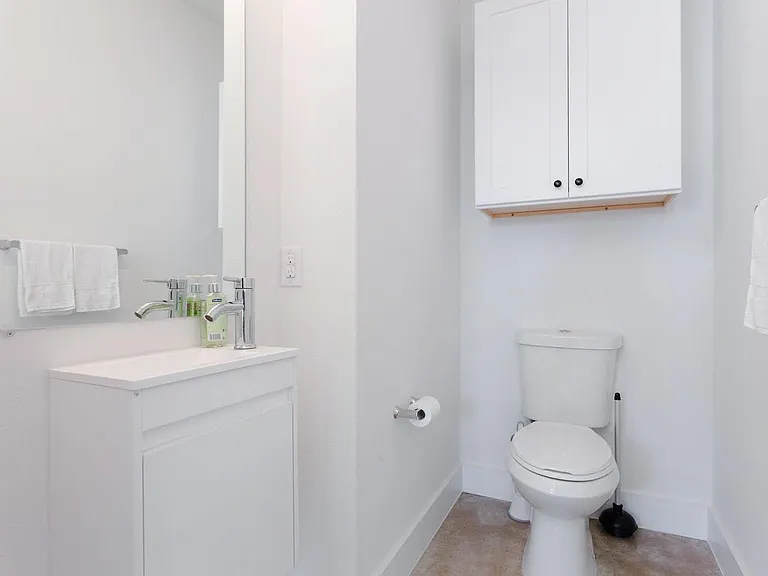 906 E 14th St #B — Photo 12