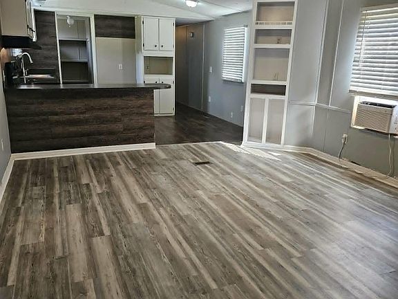 5th image of 141 Maplewood Dr