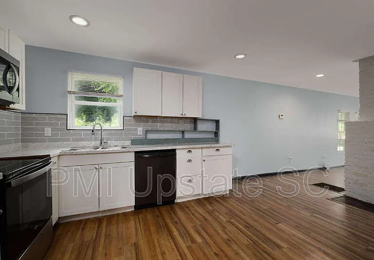 249 E Hampton Ave — Photo 8