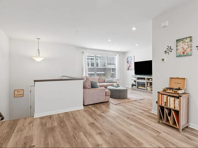 832 Roselyn Dr #831 — Photo 22