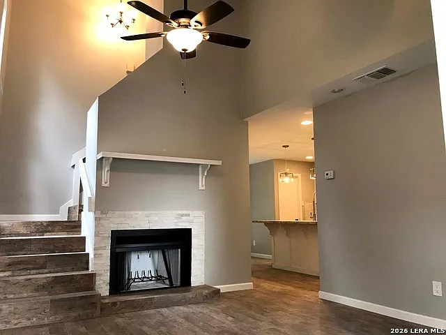2 bed, 1.5 bath, 2066 sqft, $1,600 — Photo 2