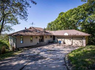 2048 Mississippi View Dr, Muscatine, IA 52761