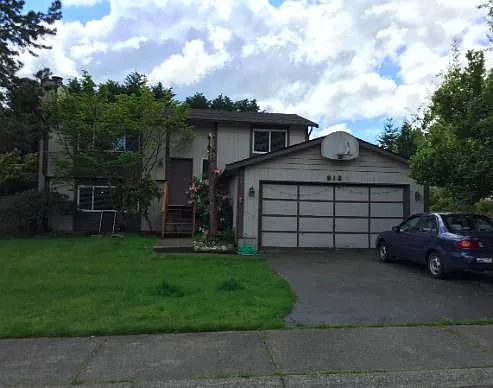 916 207th Pl SE Photo 1