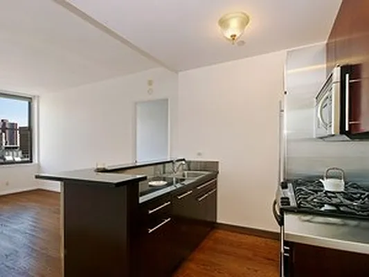 Rented by Corcoran | media 23