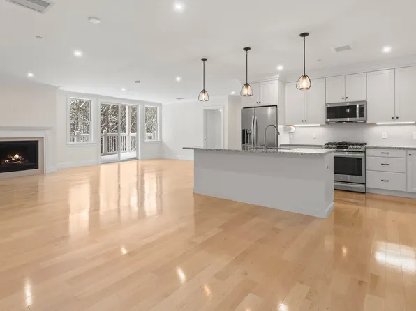 7 Willey Creek Road #305, Exeter, NH 03833