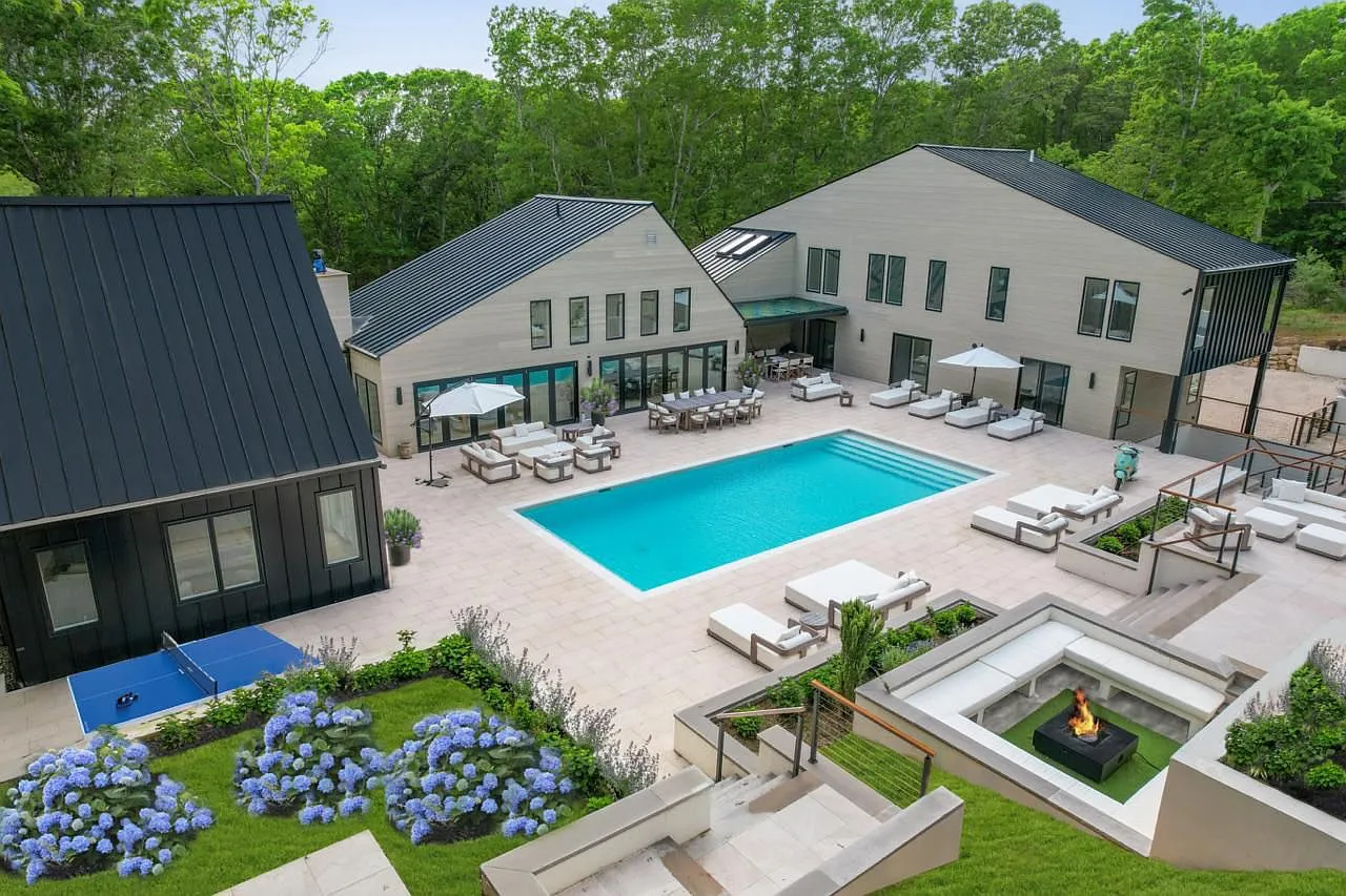 Sagaponack Summer Rental with Pool & Tennis — Photo 1