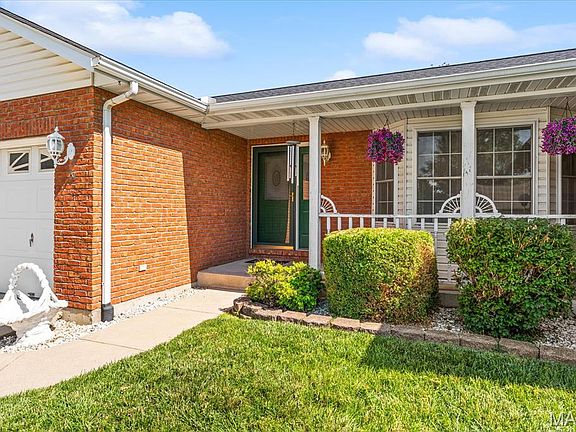 3rd image of 421 Hartmann Ln