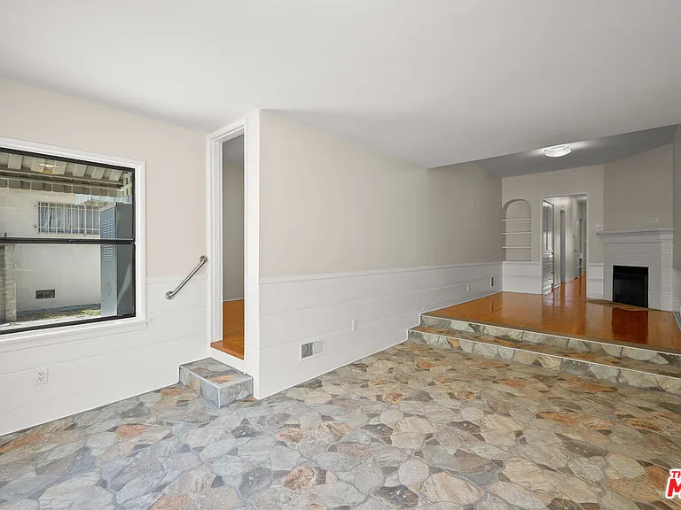 3960 Welland Ave — Photo 7