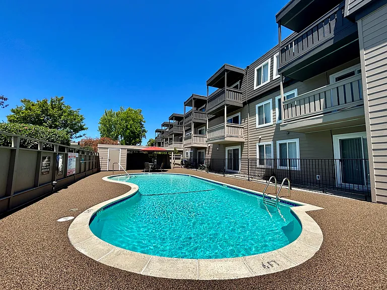 Fiesta Apartments — Photo 1