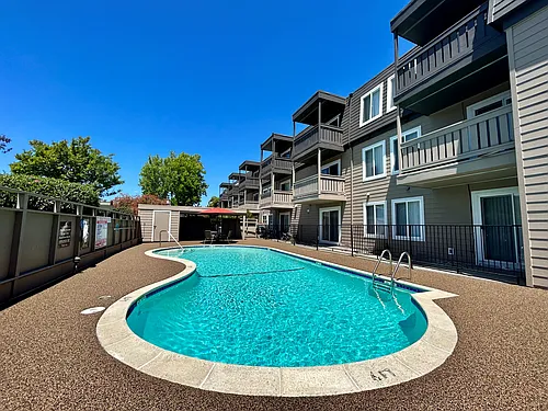 Fiesta Apartments Photo 1