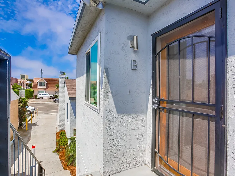 3977 Ingraham St #B — Photo 30