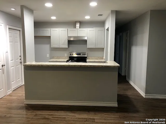 3 bed, 1.5 bath, 996 sqft, $1,395 — Photo 2