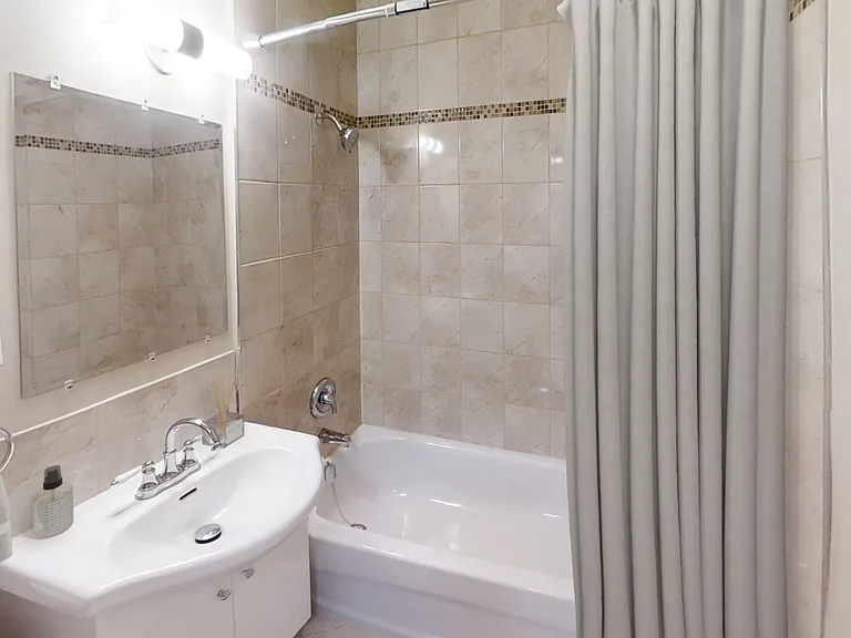 240 Lake Promenade — Photo 9
