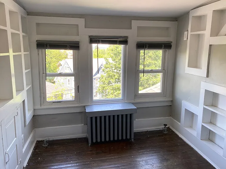 609 E State St — Photo 91