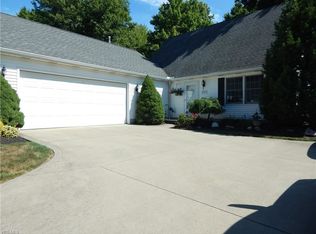 3923 Hilltop Dr, Vermilion, OH 44089