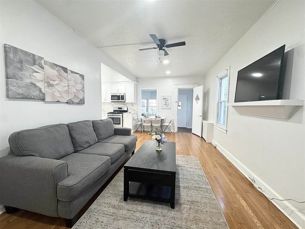 3 bed, 2.5 bath, $5,000 — Photo 4