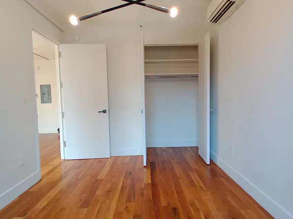 24 Ford Street image 14 of 27