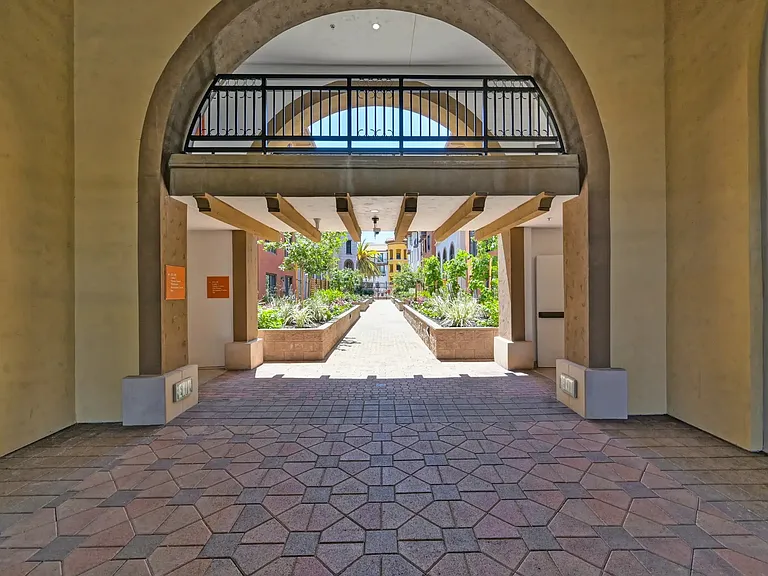 Renaissance Square — Photo 6
