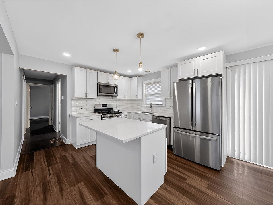 1st image of 4107 Applewood Ln