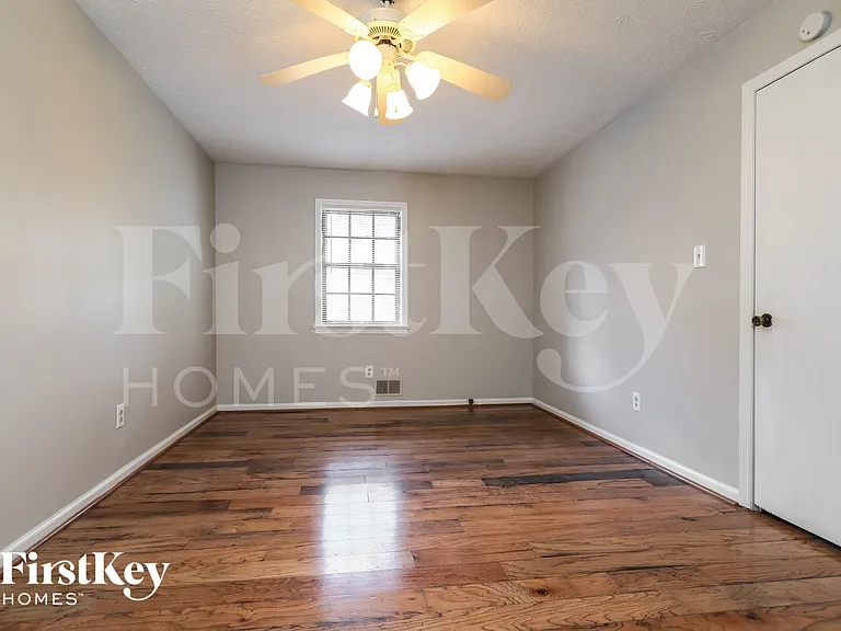 3704 Newport Dr — Photo 9