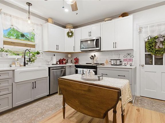 3rd image of 609 Azalea Ct