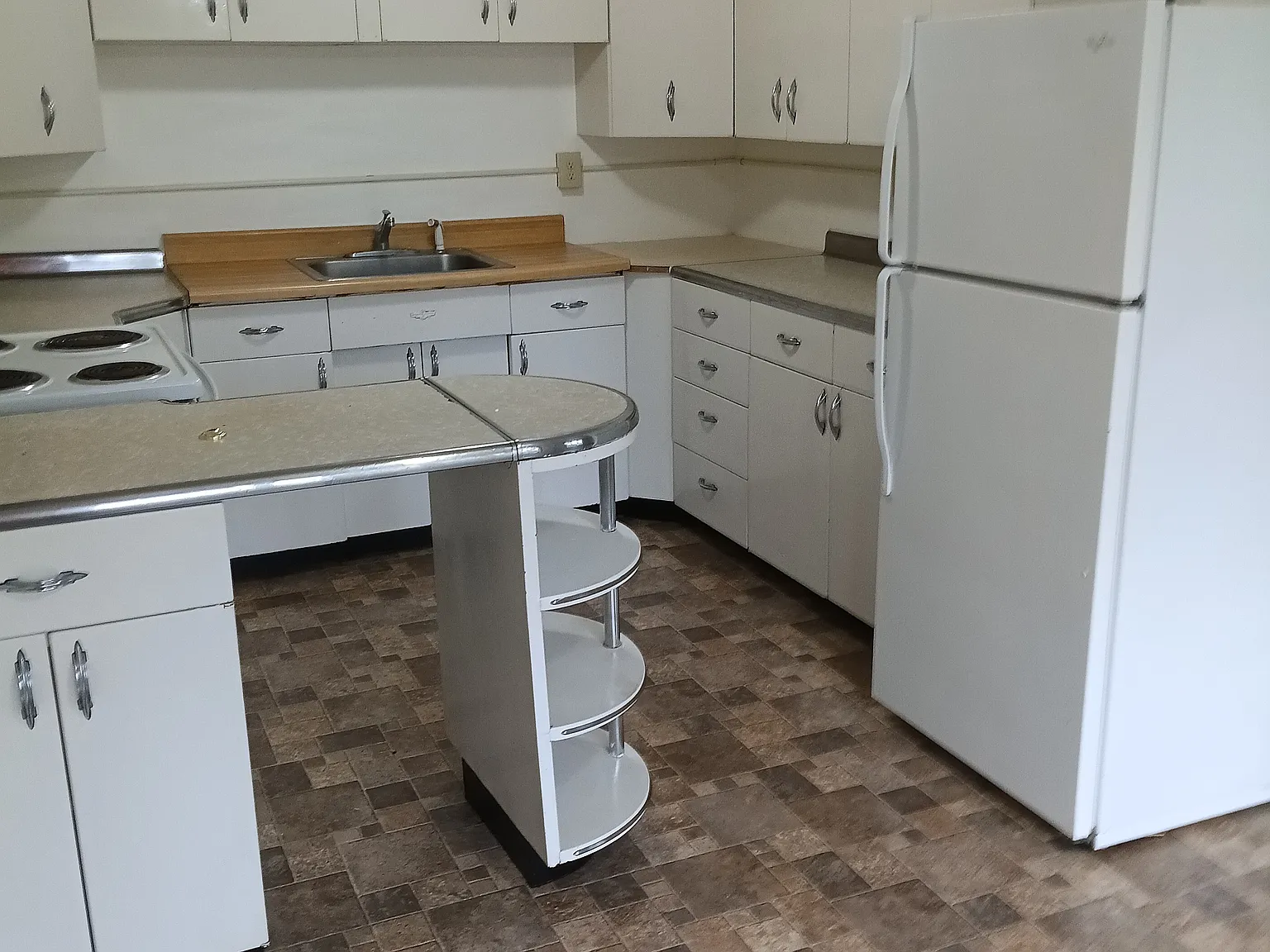 Alpine Apartments — Photo 2
