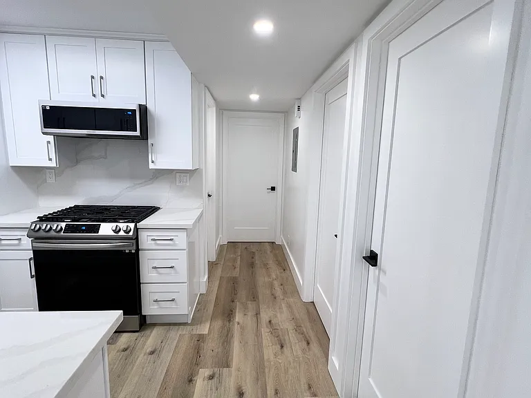 8731 La Salle St #5 — Photo 17