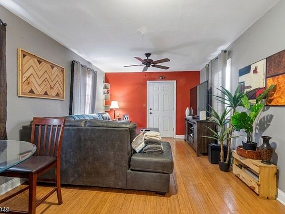 4th image of 1582 Irving St #000