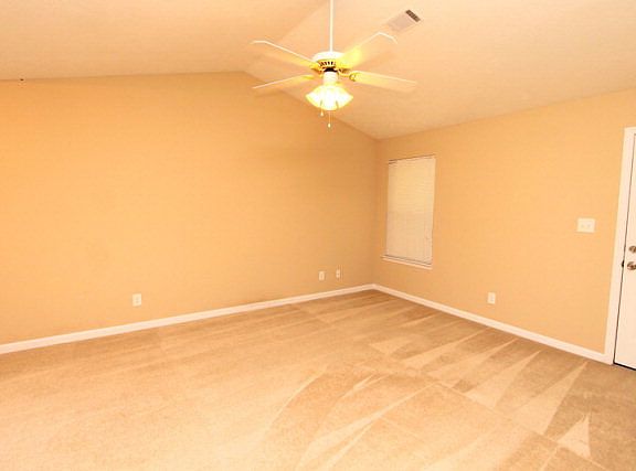 4th image of 303 Crawford Mill Ln