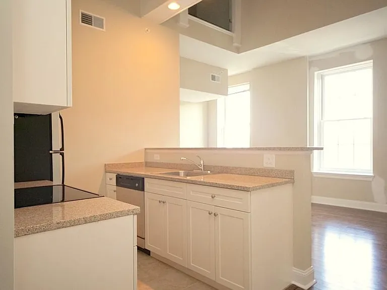 38 CROWN STREET — Photo 3