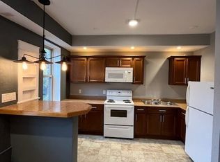 Apartments at 400 Elmwood, Buffalo, NY 14222