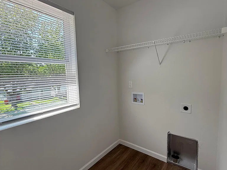 2022 N Weller Ave #B — Photo 13