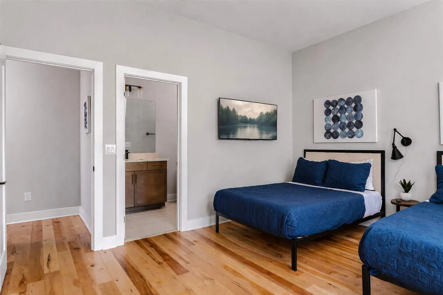 8 bed, 8.0 bath, 4423 sqft, $13,407 — Photo 4