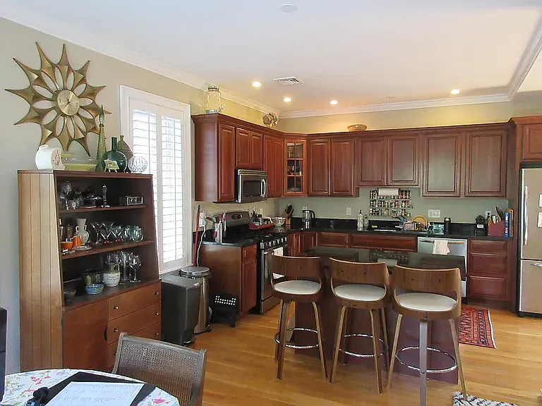 892 E Broadway #2 — Photo 9