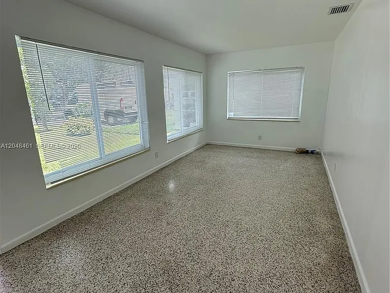 400 NW 61st Ave — Photo 3