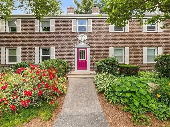 165 Norton Ave APT 5, South Easton, MA 02375